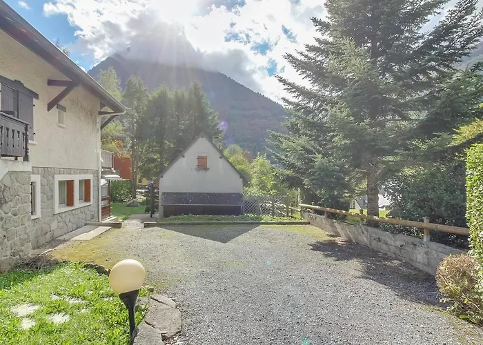 Chalet Cocon Pour 4 Avec Cheminee, Jardin Et Proche Telepherique, Centre Et Commerces A Cauterets. - Fr-1-401-168